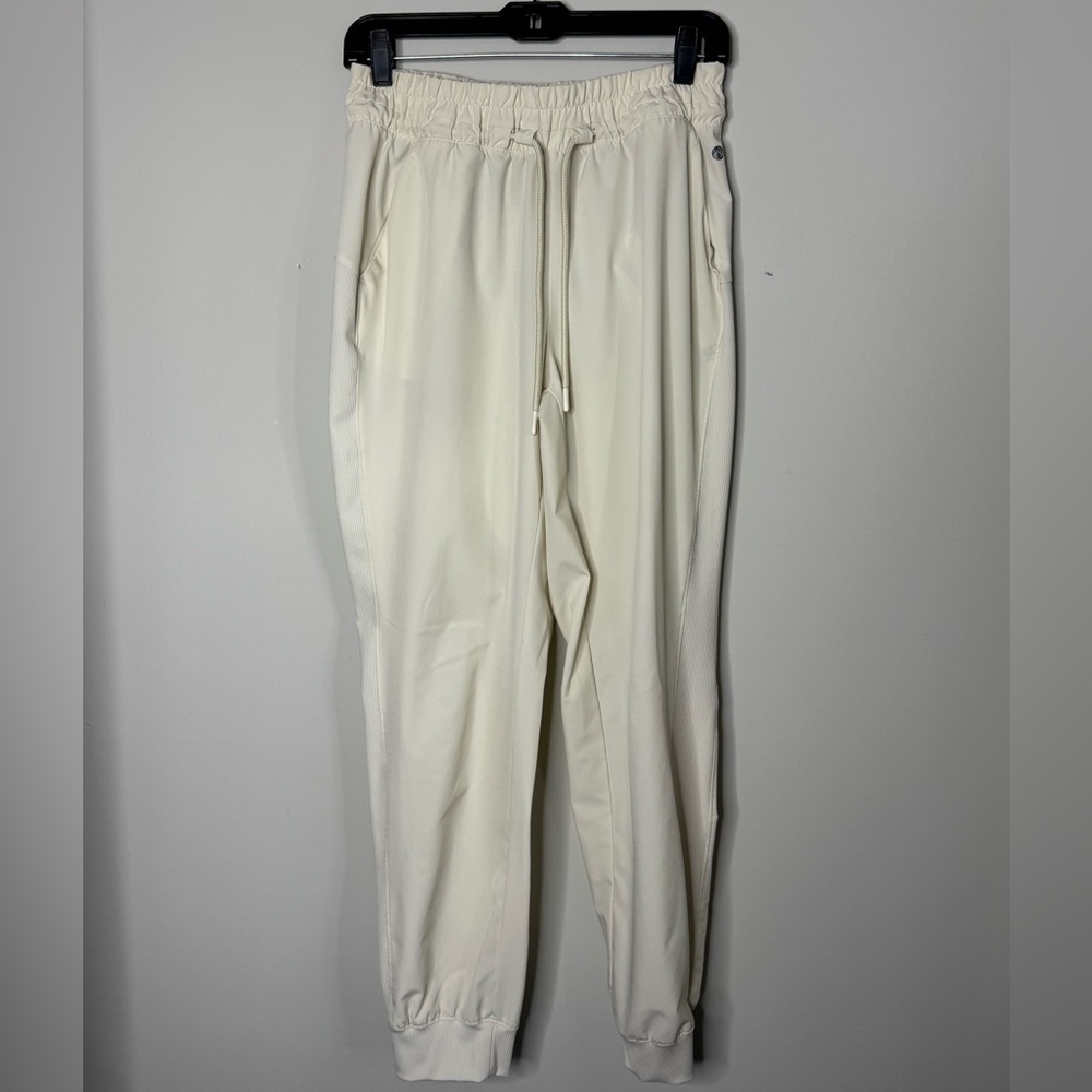 Apana Cream Lightweight Joggers – Size Small
